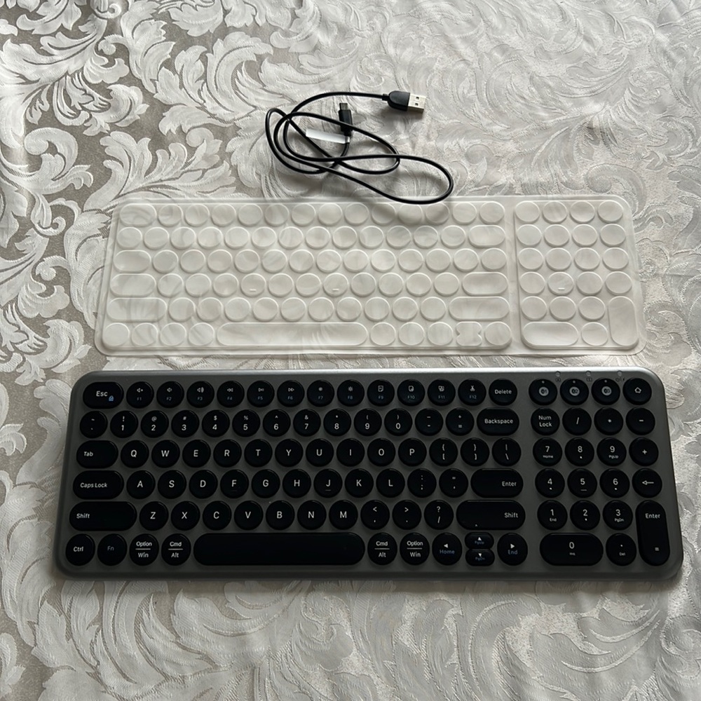 Multi device Bluetooth keyboard